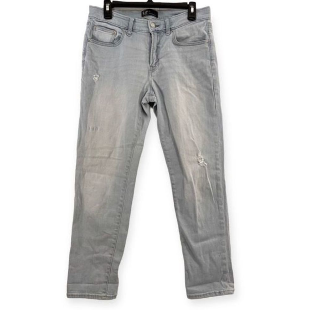 Gap Women’s‎ Girlfriend Jeans Size 27. 28” Inseam.